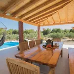 Holiday home Ema Nika
