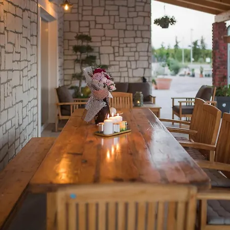 Ema Nika * 沃迪切