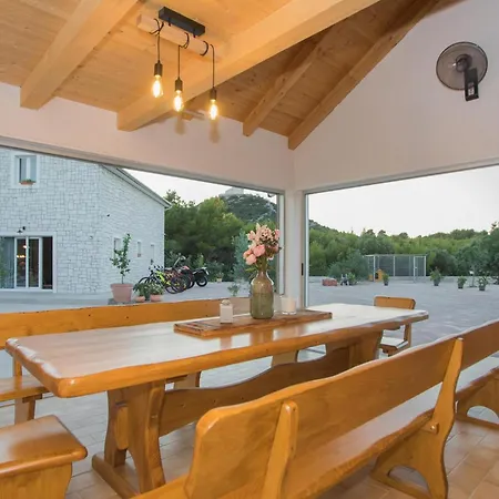 Ema Nika 度假居 沃迪切