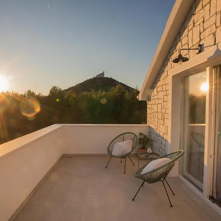 度假居 Ema Nika *