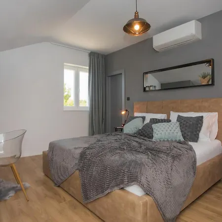 Holiday home Ema Nika